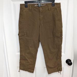 Eddie Bauer tan capris cargo pants size 8P Petite 22" inseam EUC